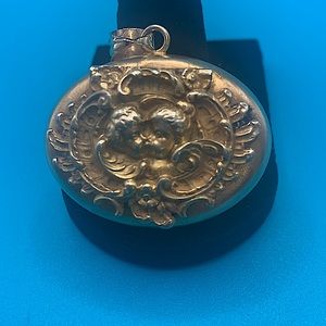 Sterling Silver Kissing Angels Keepsake Memorial Locket.